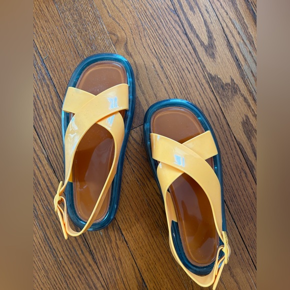Tory Burch criss cross bubble jelly sandals in squash and bright lagoon - Picture 2 of 4